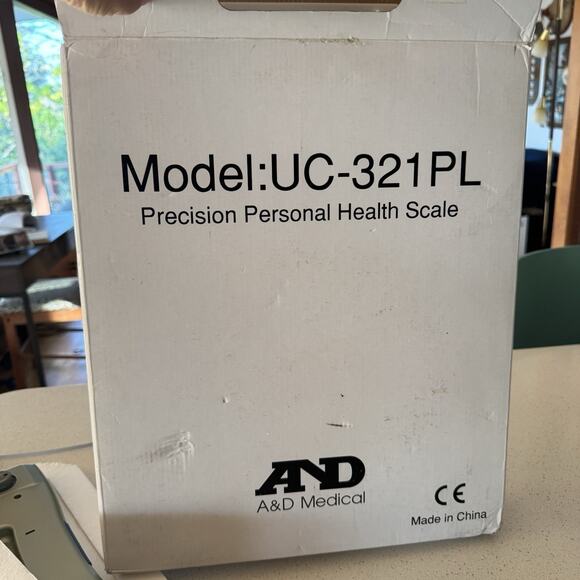A&D Medical UC-321PL Precision Personal Health Scale Tested Footed 4 Carpet - Picture 5 of 5